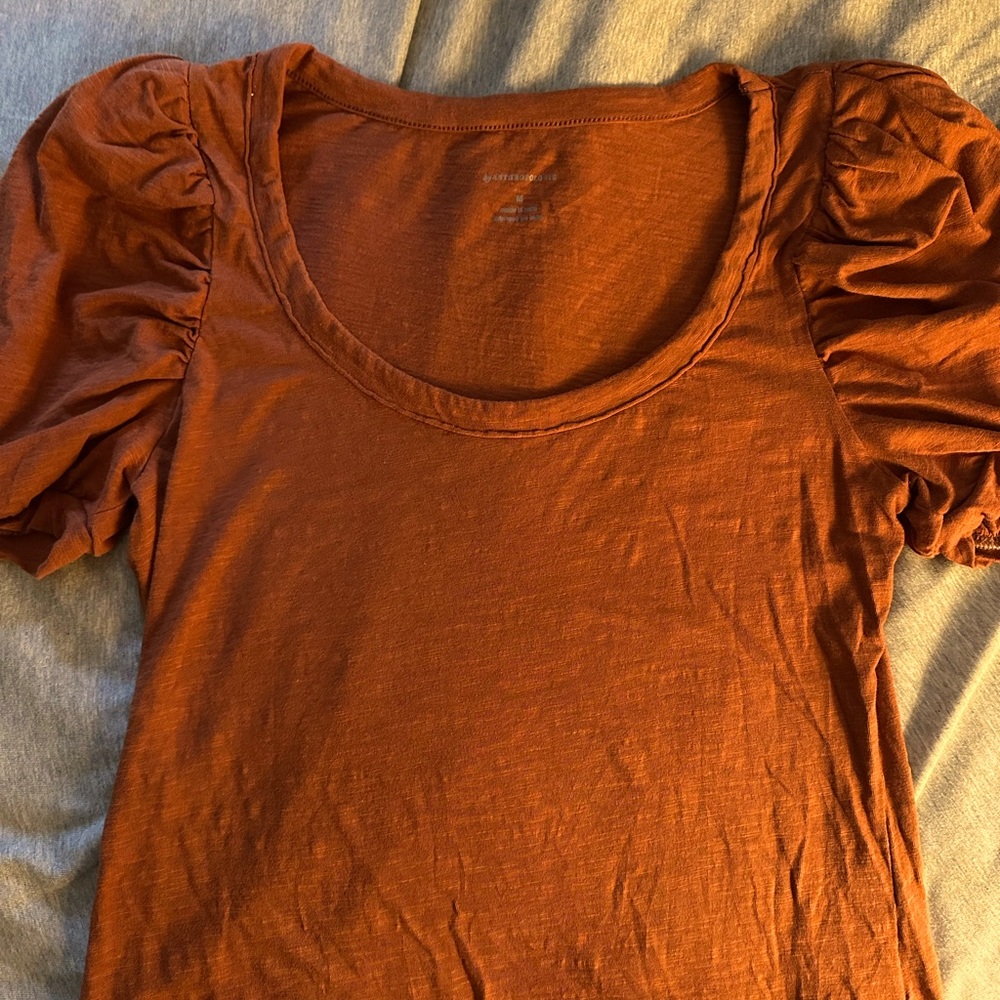 Fall 2024 Anthropologie puff sleeve scoop pack T-shirt. Size medium.